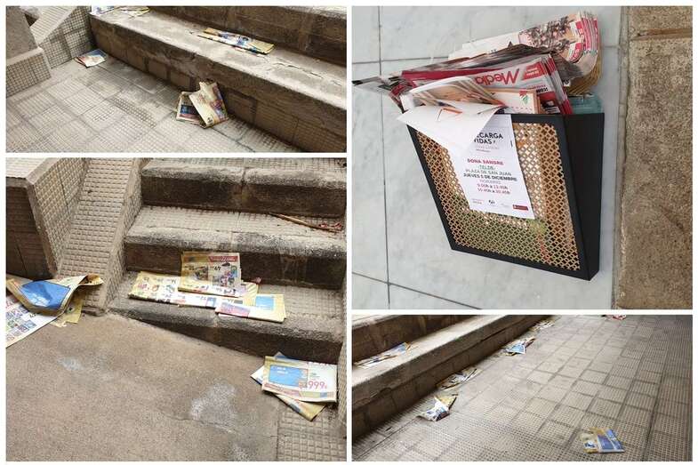 Imagen de la publicidad ensuciando las zonas comunes de un edificio de San Juan (Foto TA)